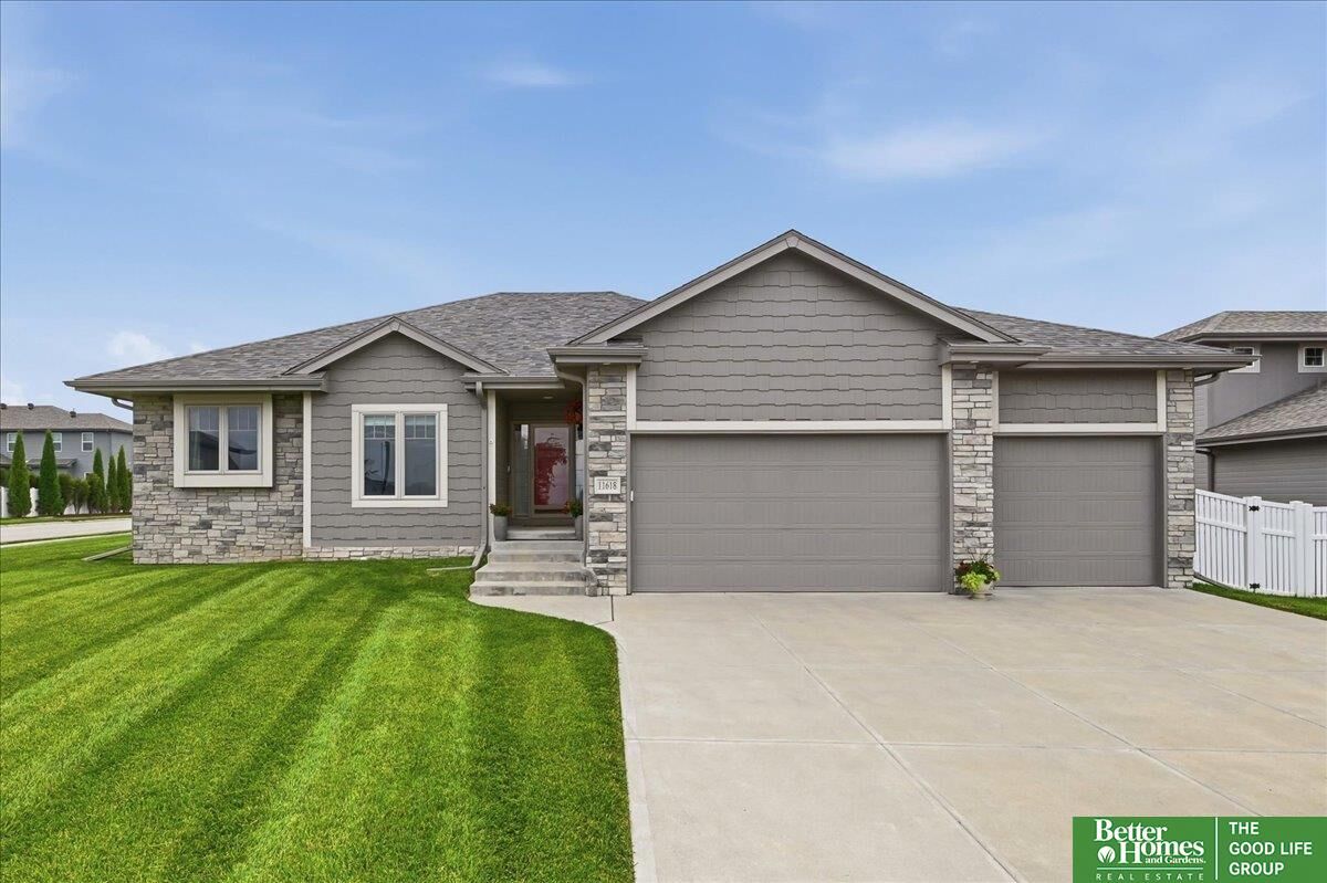 Property Photo:  11618 S 110 Street  NE 68046 