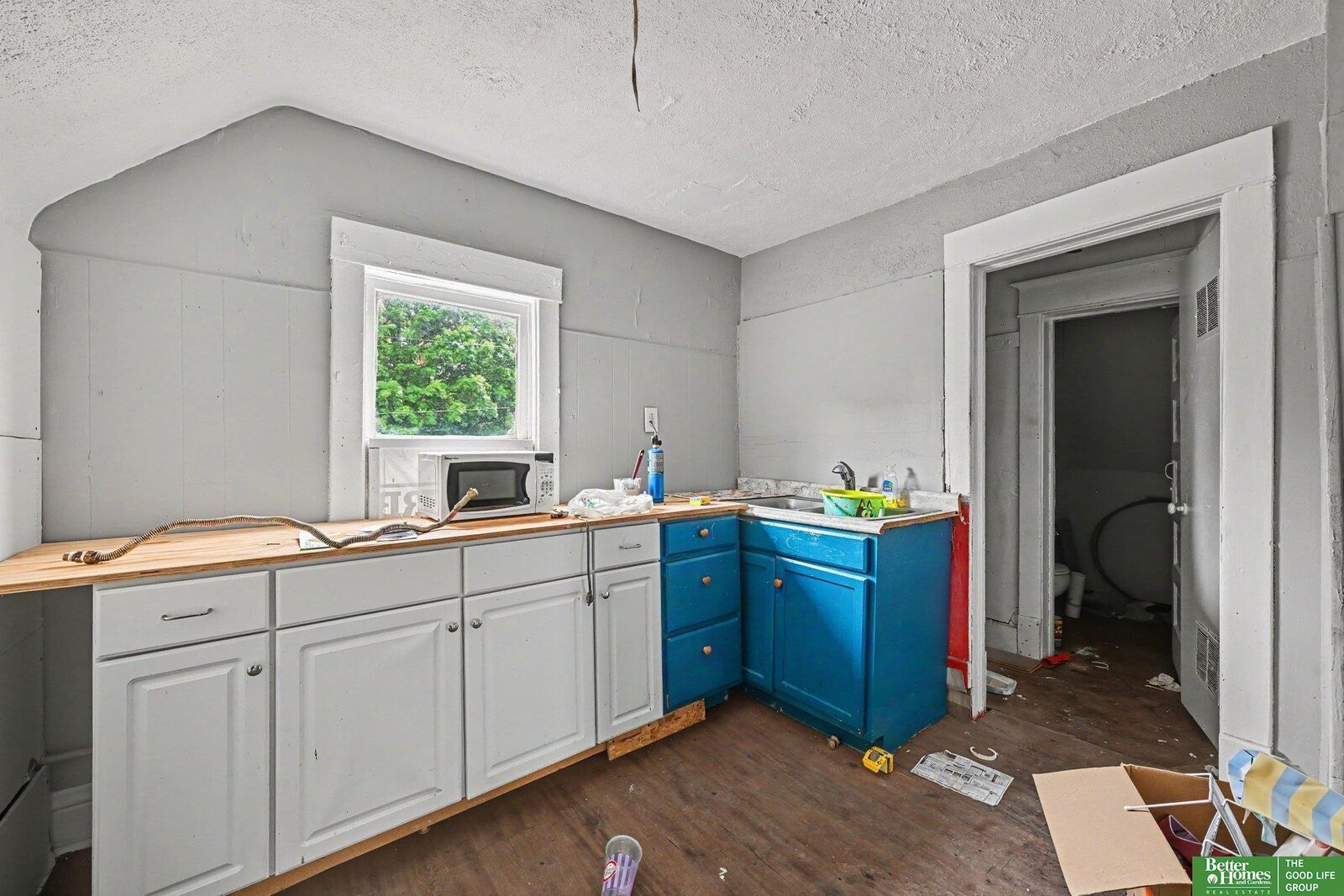 Property Photo: 4201 Grand Avenue NE 68111
