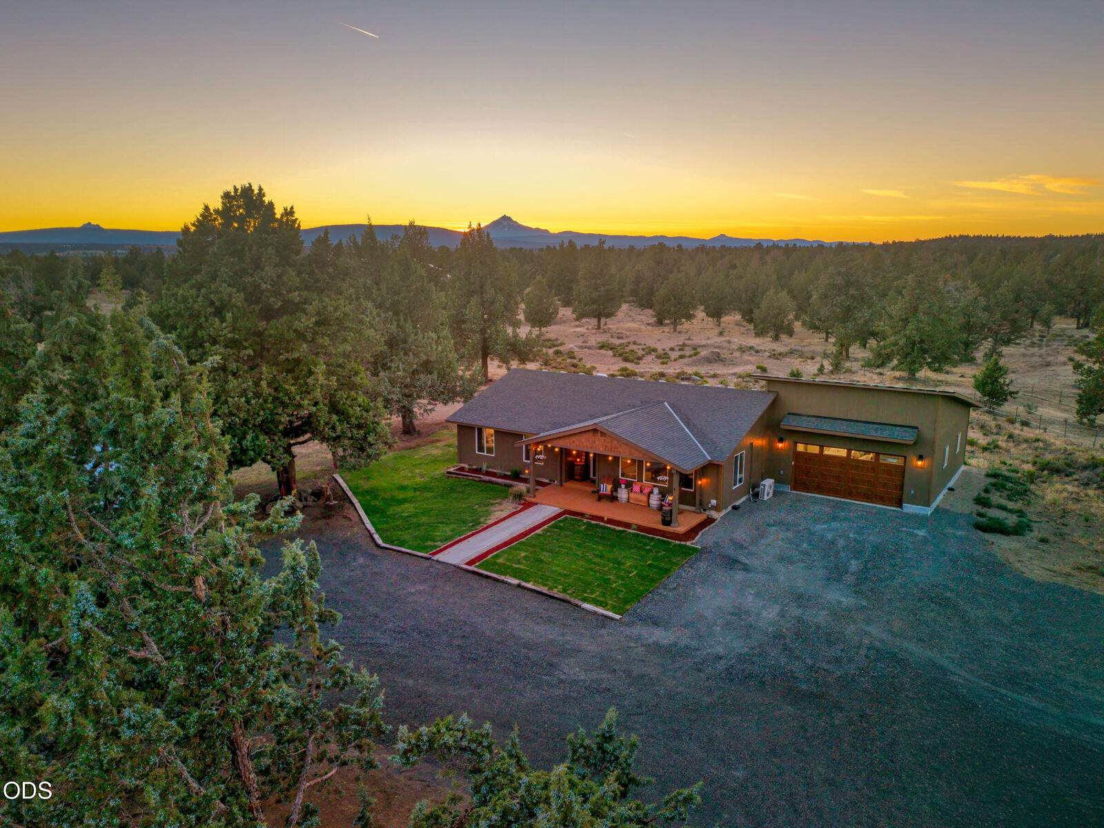 Property Photo: 16248 SW Quail Road OR 97760