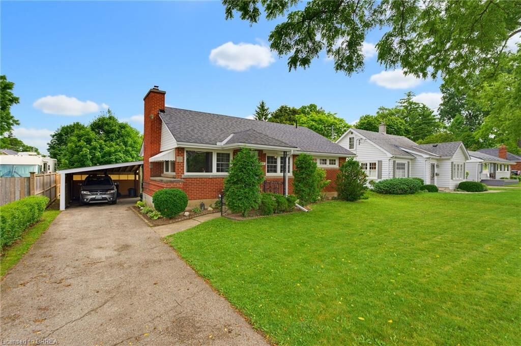 Property Photo: 84 Dundas Street W ON N3L 1G5