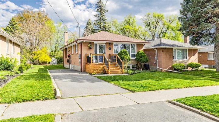 33 Neapolitan Drive — photo 1