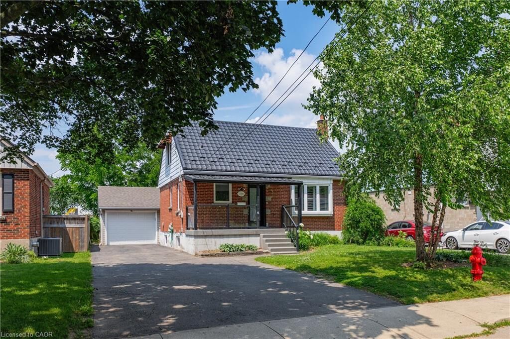 Property Photo: 156 Charlotte Street ON L8K 4V4