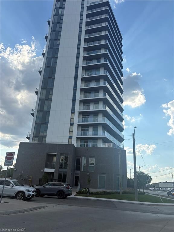 Property Photo:  2782 Barton Street E 815  ON L8E 2J8 