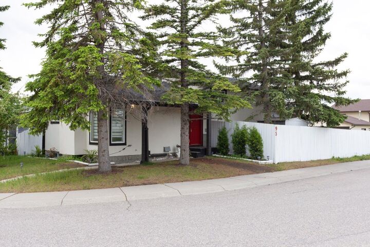 95 Castleridge Close NE — photo 1