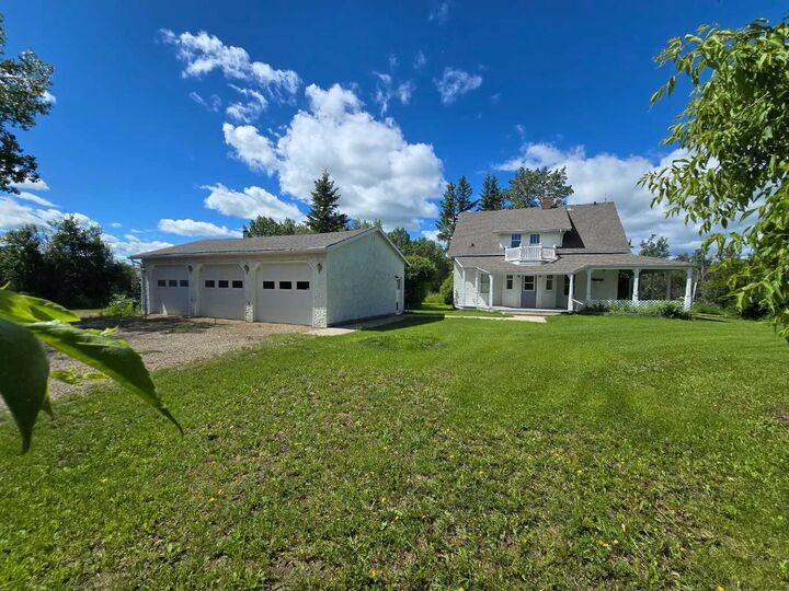 Property Photo:  240069 Township Road 834  AB T0H 1W0 