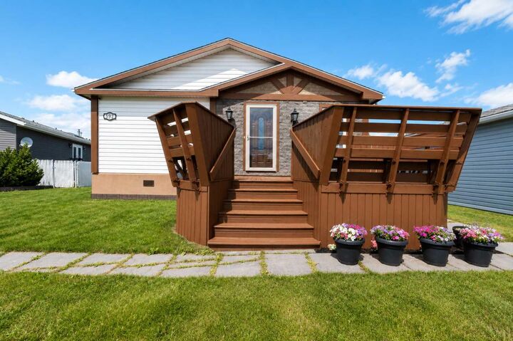 Property Photo:  392 Scott Lane  AB T8W 5K5 