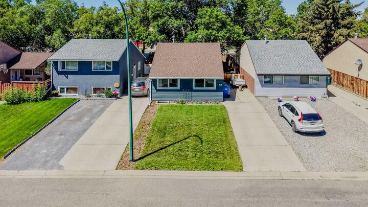 Property Photo:  1618 St. George Road N  AB T1H 5A1 