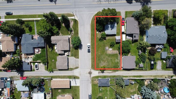 Property Photo: 502 Sunset Boulevard AB T0L 2K0