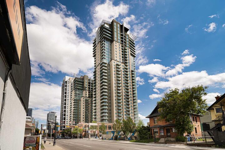 210 15 Avenue SE 409 — photo 1