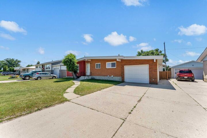 Property Photo: 561 12 Street NW AB T1A 6R3