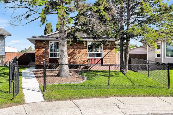 Property Photo: 173 Margate Close NE AB T2A 3E5