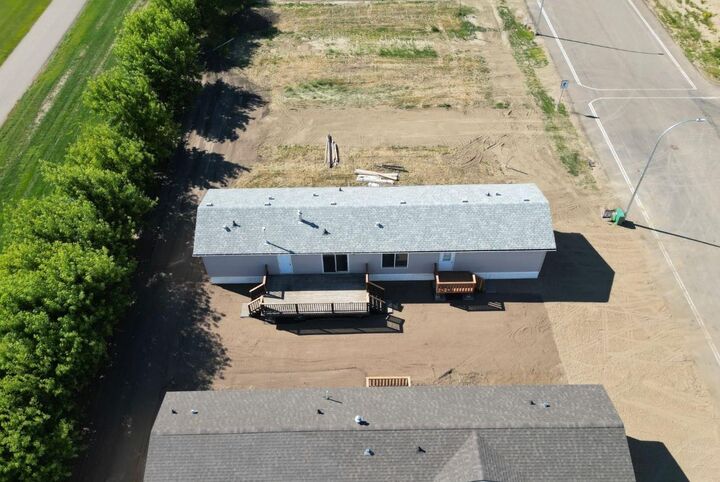 Property Photo: 11001 103 Street AB T0H 2H0