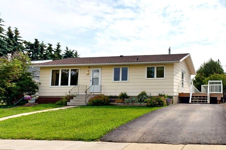 4111 61 Street — photo 1