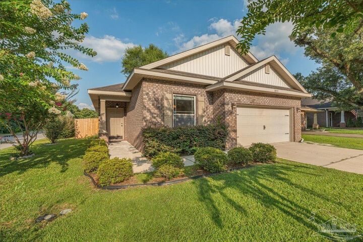 Property Photo:  10533 Millbrook Dr  FL 32534 