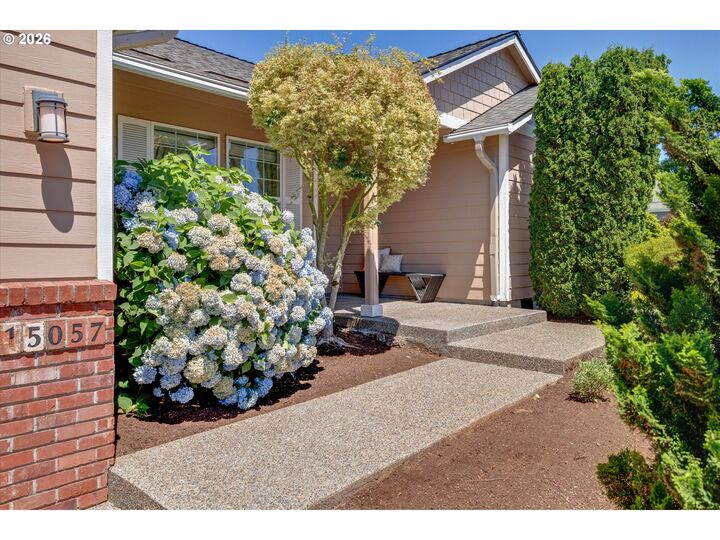 Property Photo: 15057 Spyglass Ln OR 97045