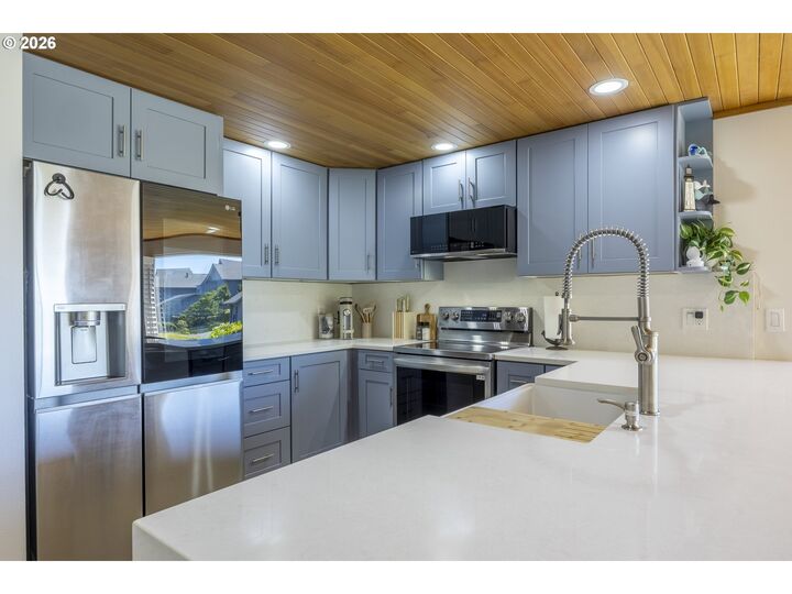 Property Photo: 4175 N Highway 101 A-3 OR 97341