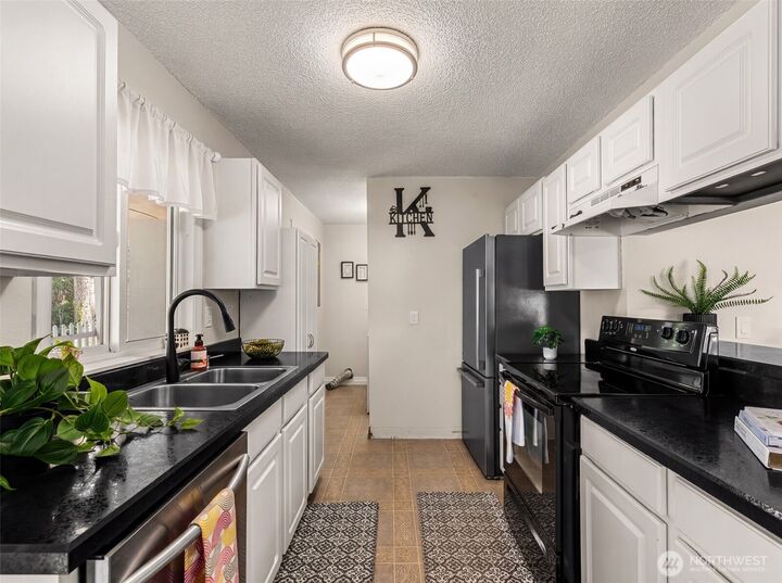 Property Photo: 593 Rolfs Place WA 98802