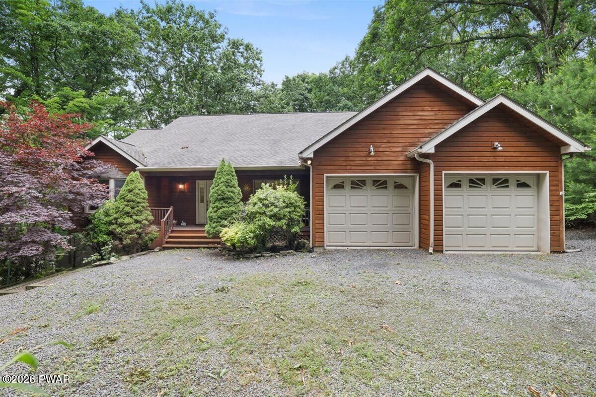Property Photo: 108 Canterbrook Drive PA 18428