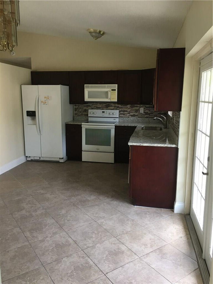 Property Photo:  4231 SW 55th Avenue  FL 33314 