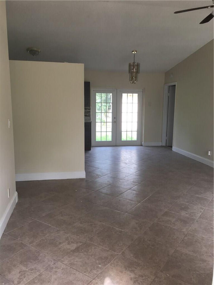Property Photo: 4231 SW 55th Avenue FL 33314