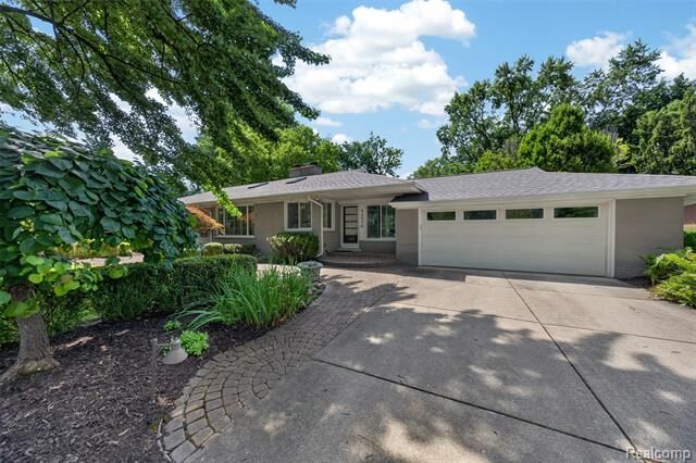 Property Photo: 32873 Norchester Street MI 48025