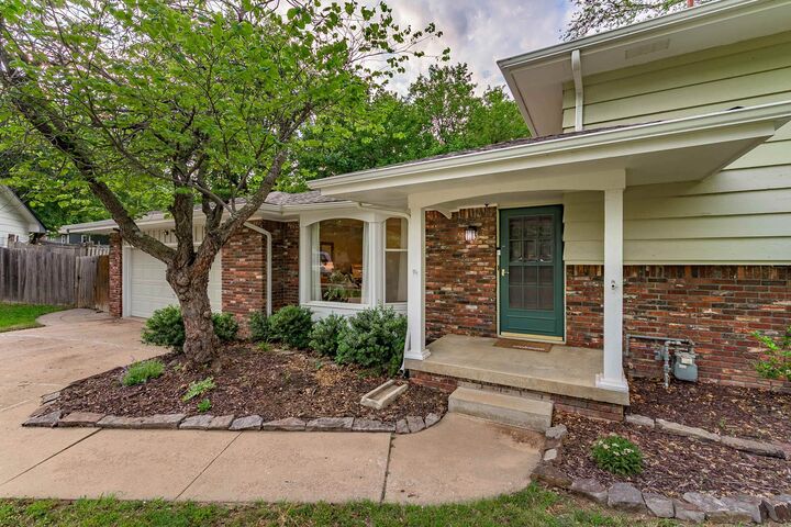 Property Photo:  621 N Willow Dr  KS 67037-1949 