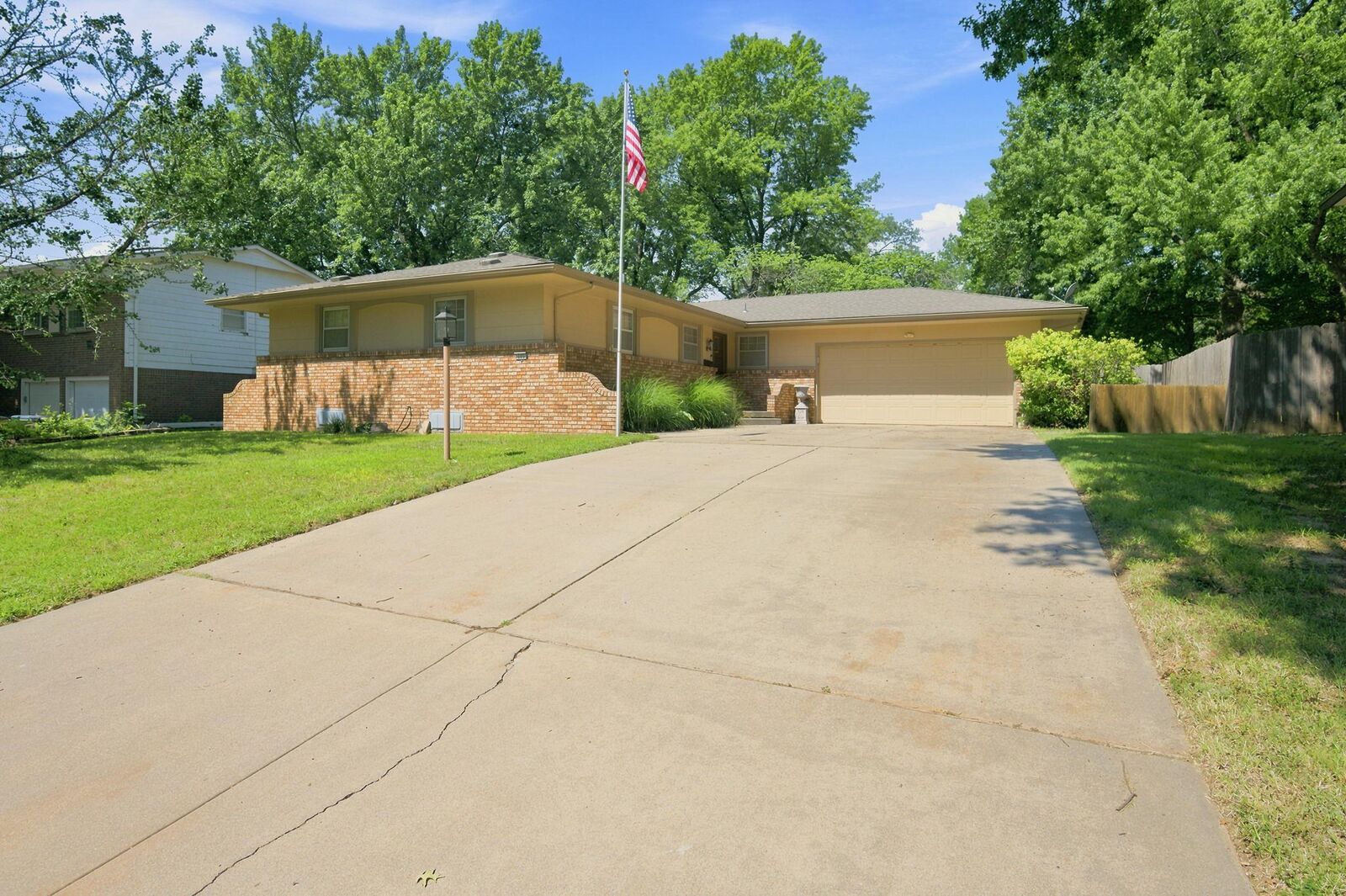 Property Photo: 605 N Willow Dr KS 67037