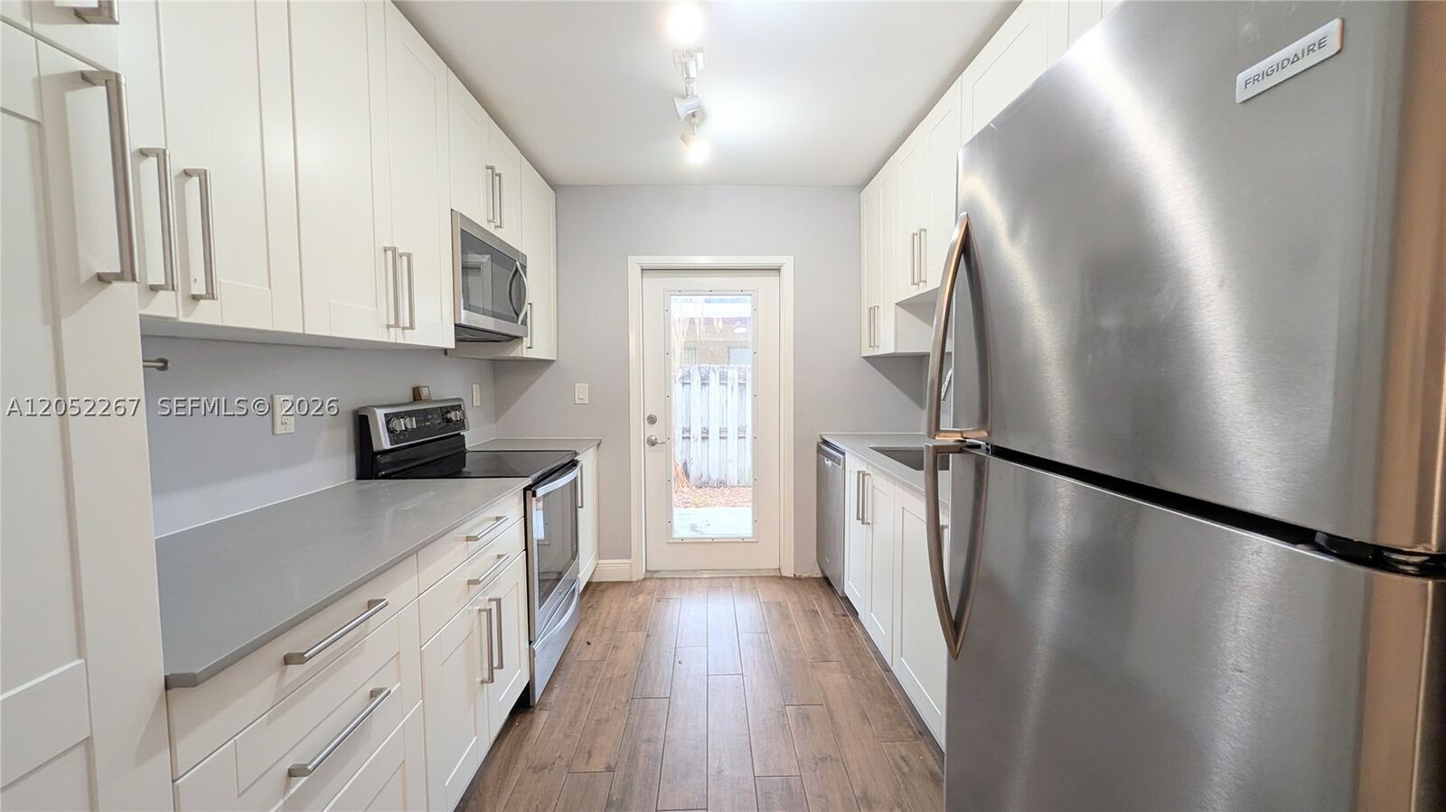 Property Photo:  315 SE 23rd Ave 1-5  FL 33062 