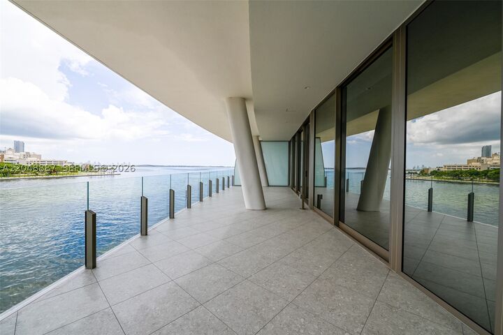 Property Photo: 5 Grove Isle Dr L404 FL 33133