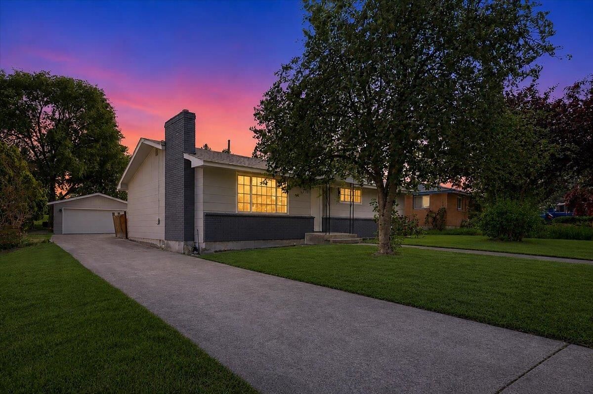 Property Photo: 724 W Carolina Way WA 99208