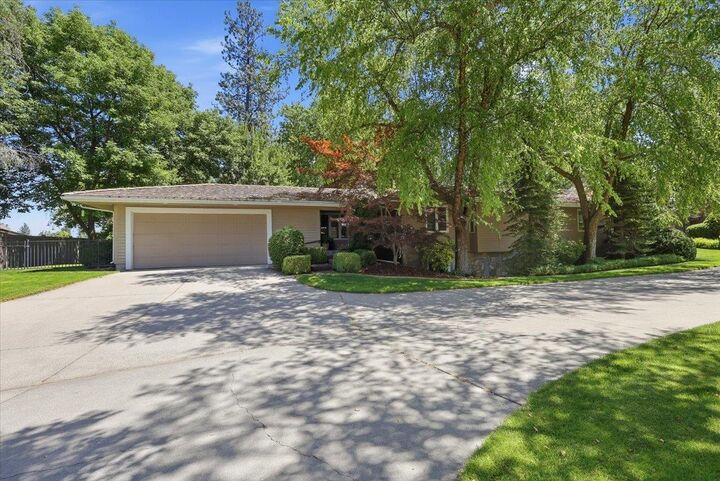 Property Photo:  4402 S Saint Andrews Ln  WA 99223 