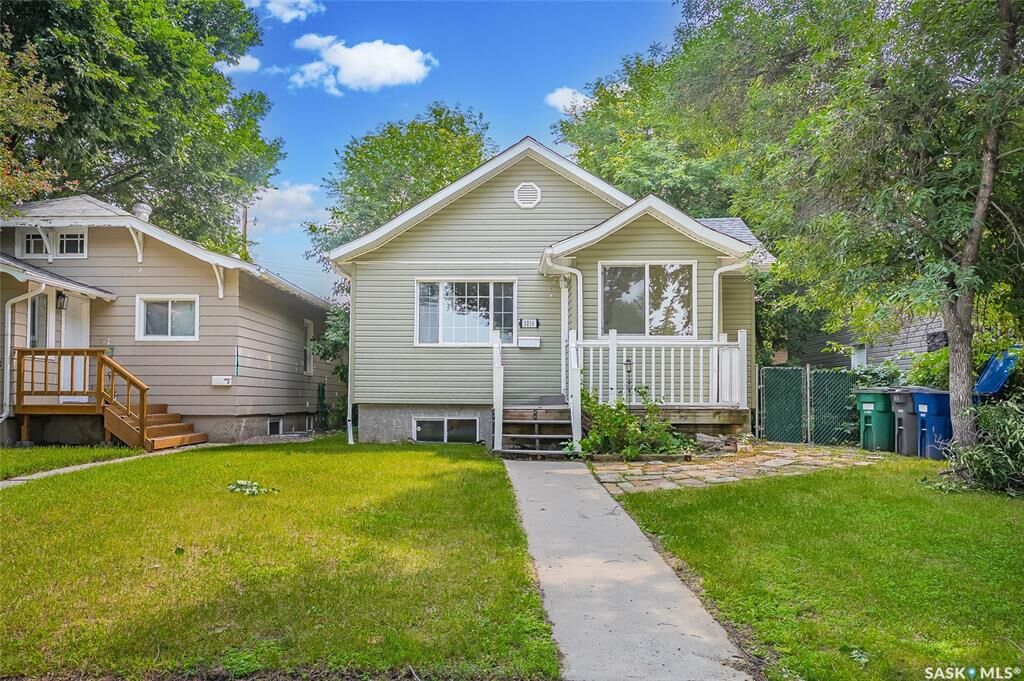 Property Photo: 1016 K Avenue N SK S7L 2N6