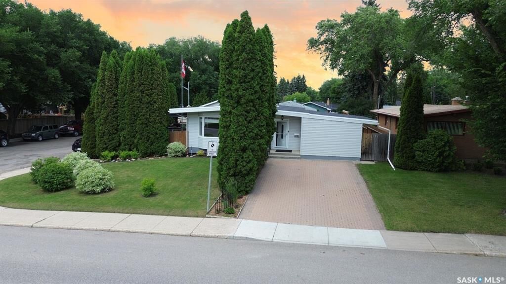 Property Photo: 1801 Wilson Crescent SK S7J 2N8