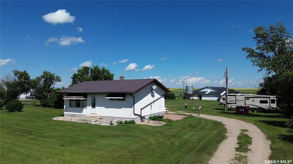Property Photo: 43 Kathrinthal Avenue SK S0G 2T0
