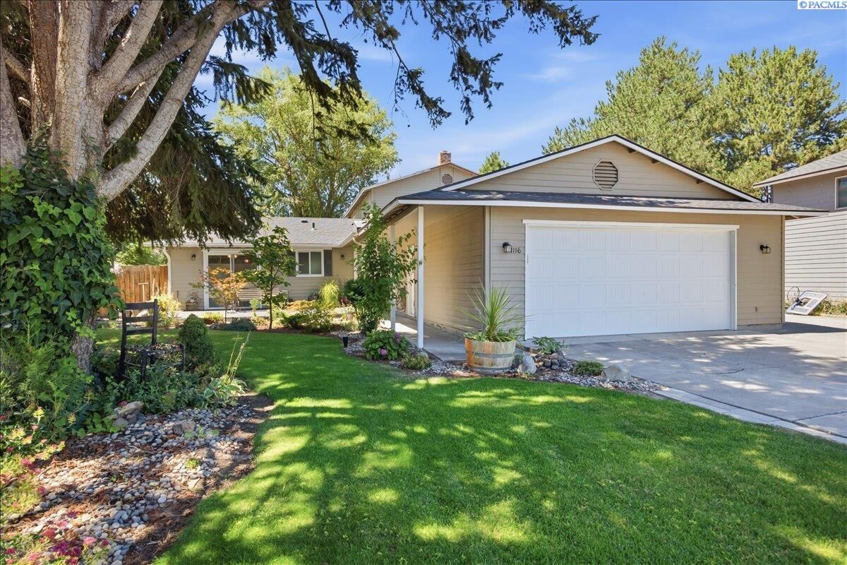Property Photo:  1116 S Sharron St  WA 99337 
