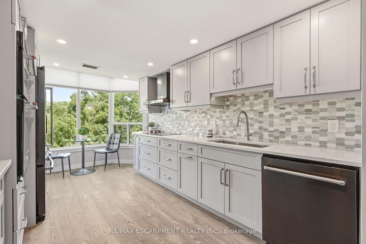 Property Photo: 2121 Lakeshore Road 507 ON L7R 1C9