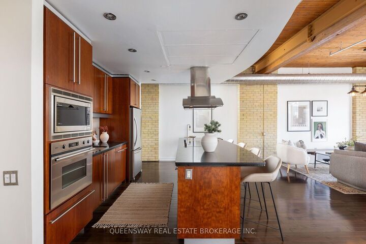 Property Photo: 781 King Street W 602 ON M5V 3L5