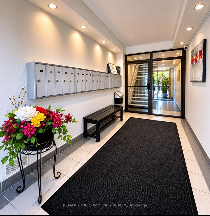 Property Photo: 1 Centre Street W 101 ON L4C 3P3