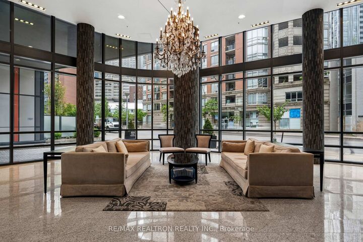 Property Photo:  825 Church Street 3102  ON M4W 3Z4 