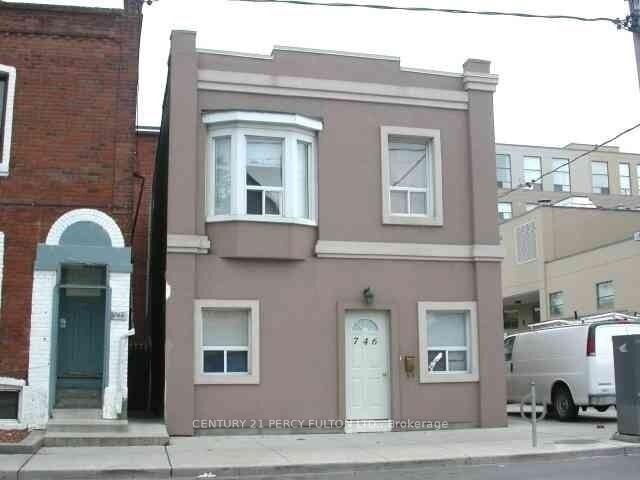 Property Photo: 746 Lansdowne Avenue Bsmt ON M6H 3Y8