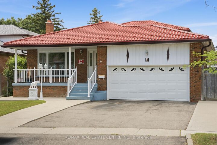 Property Photo:  4 Manorcrest Street  ON L6S 2W9 