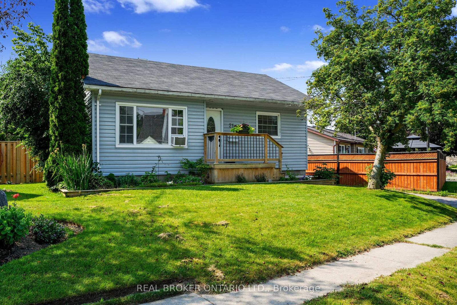 Property Photo: 21 Arthur Street ON L1A 1Z3
