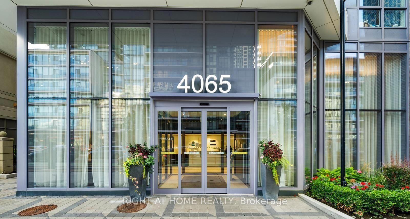 Property Photo:  4065 Confederation Parkway 1507  ON L5B 0L4 