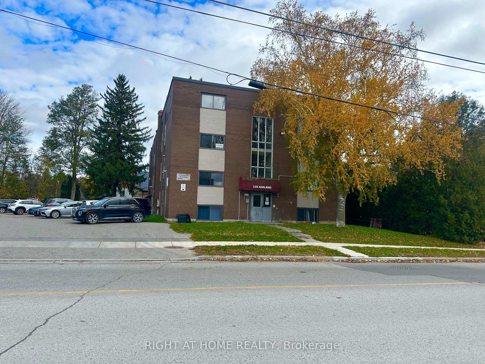 Property Photo:  220 Ashland Avenue 16  ON N5W 4H4 