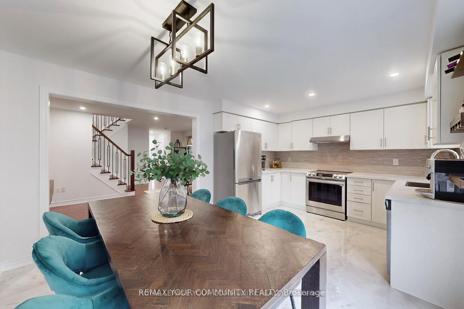 Property Photo:  52 Four Seasons Crescent  ON L9N 0C3 