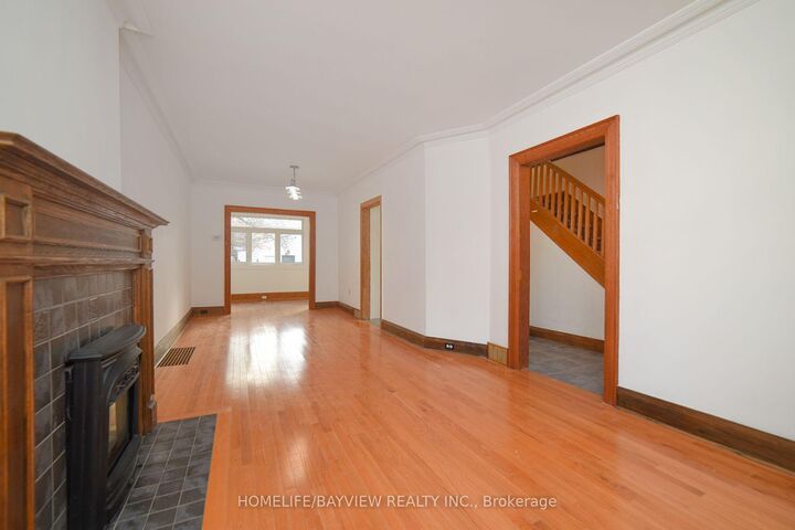 Property Photo: 27 Cranbrooke Avenue ON M5M 1M3
