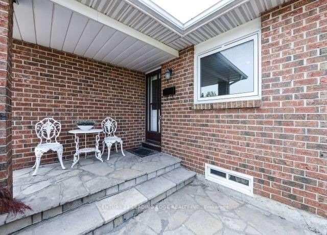 Property Photo:  54 Aurora Place  ON L6Z 2A8 