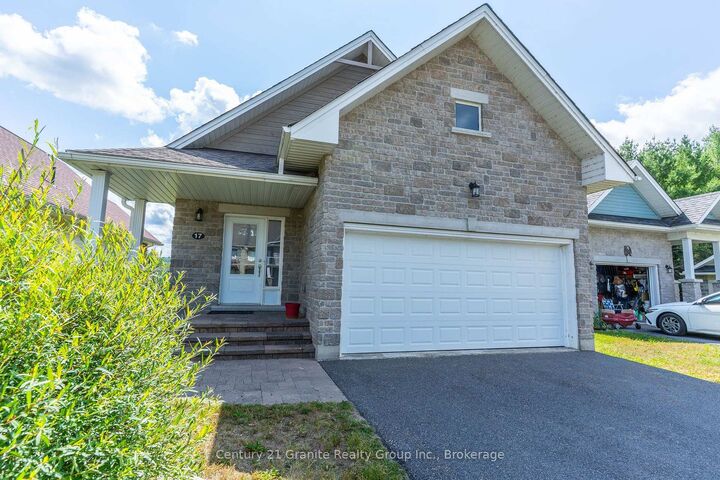 Property Photo: 17 Webb Circle ON K0M 1S0