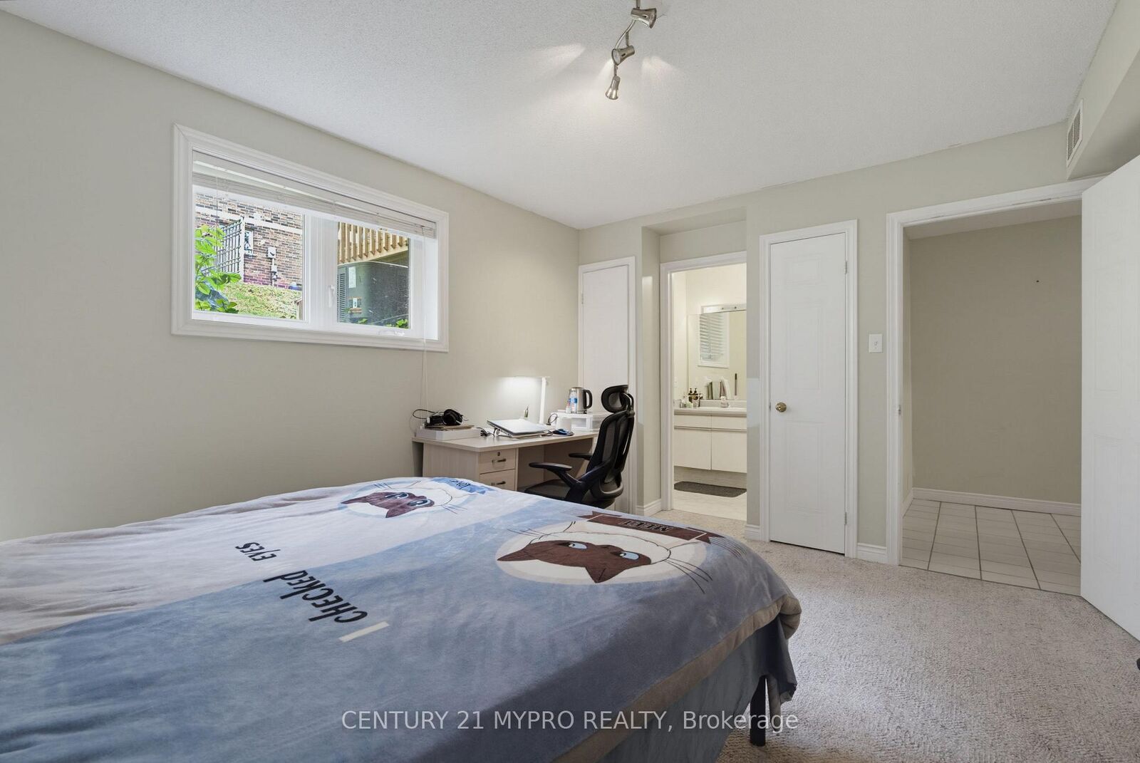 Property Photo: 1548 Richmond Street 7 ON N6G 4W7
