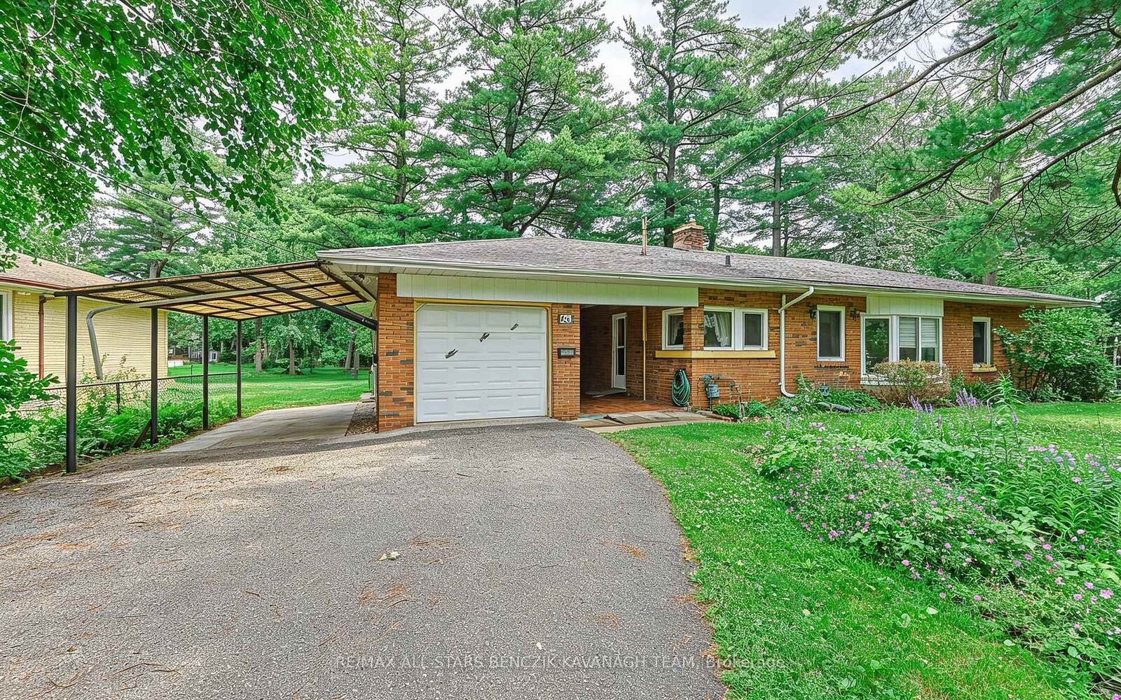Property Photo: 65 Gladys Road ON M1C 1C7
